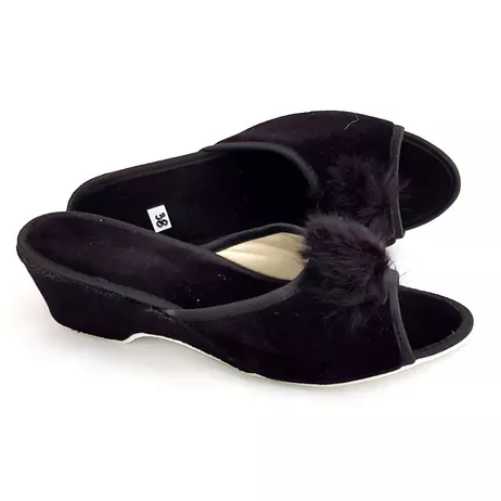 (czarne) Pantofle pompony