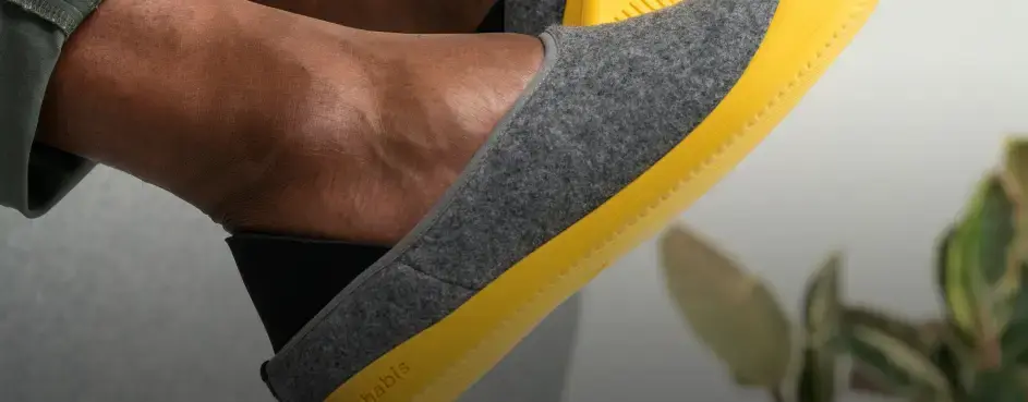 <span>Domowy komfort<br> Nowa kolekcja pantofli!</span>